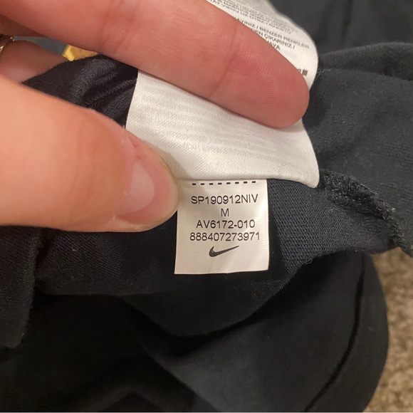 Nike Crop Top Size Medium Black Leopard Big Swoosh Round Hem - Picture 8 of 8